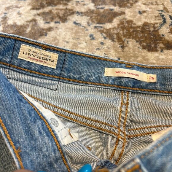 Levi's | Wedgie Straight Distressed Ankle Jeans Size 26 x 28 Style 34964-0066 - Picture 7 of 11